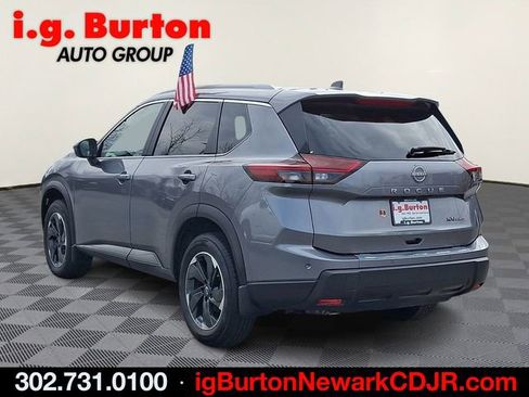 Used 2024 Nissan Rogue SV w/ SV Premium Package image 4