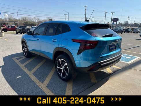 Used 2025 Chevrolet Trax RS w/ Driver Confidence Package image 3