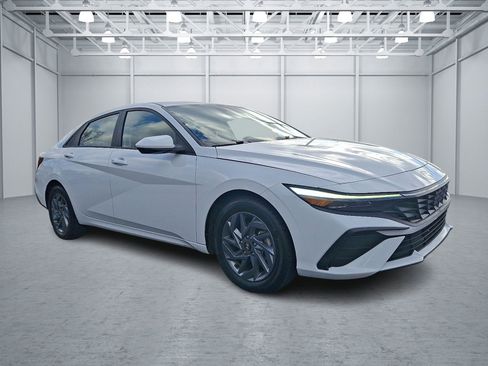 Used 2024 Hyundai Elantra SEL image 7