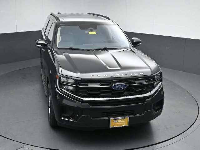 Certified 2025 Ford Expedition Active AWD/4WD image 47