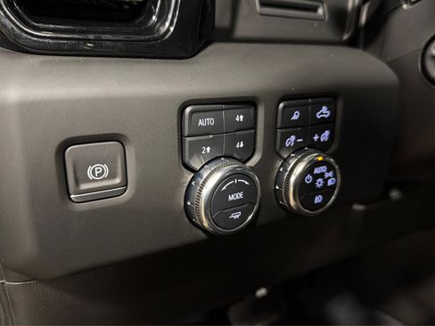 Used 2023 GMC Sierra 1500 AT4 w/ AT4 Preferred Package image 21