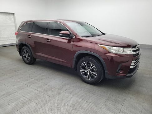 Used 2018 Toyota Highlander LE image 11