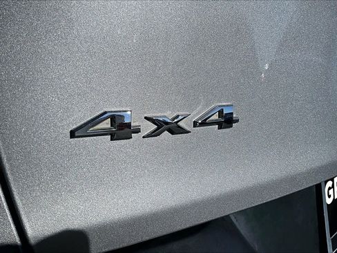 Used 2017 Jeep Cherokee Limited image 10