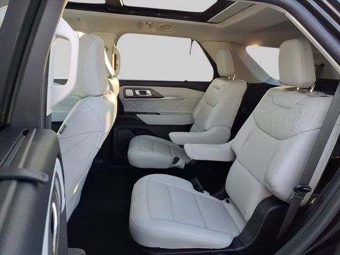 Used 2025 Ford Explorer Platinum w/ Ultimate Package image 10