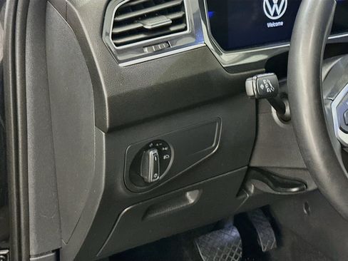 Used 2024 Volkswagen Tiguan SE AWD/4WD image 17