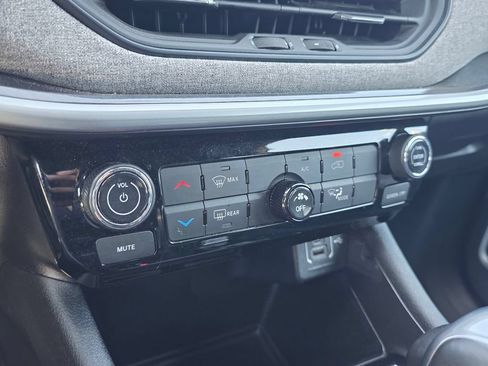 Certified 2024 Jeep Compass Latitude AWD/4WD image 25