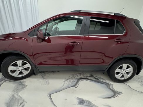Used 2016 Chevrolet Trax LT w/ LT Sun and Sound Package FWD image 5