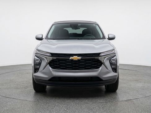 Used 2025 Chevrolet TrailBlazer LT FWD image 2