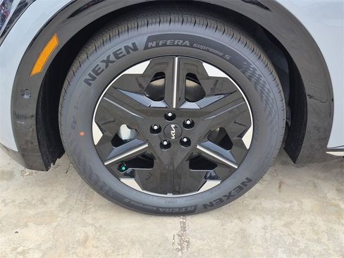 New 2025 Kia EV6 Wind image 33