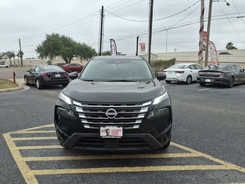 Used 2025 Nissan Rogue S image 8