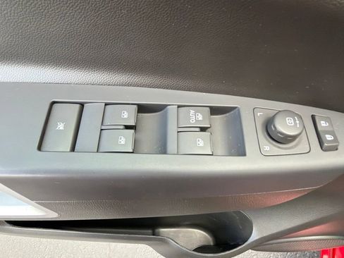 Used 2014 Chevrolet Captiva Sport LT w/ Convenience Package FWD image 33
