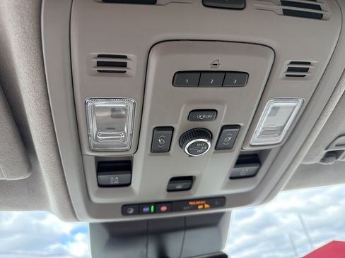 Used 2024 Cadillac Escalade Premium Luxury Platinum image 21