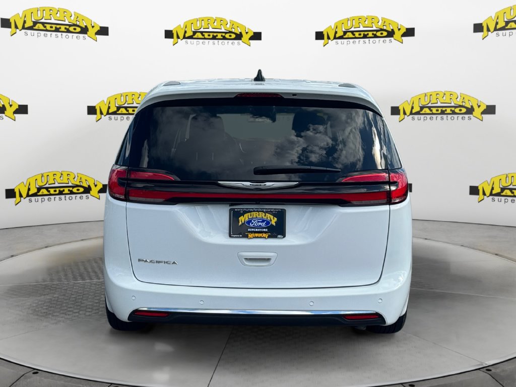 Used 2024 Chrysler Pacifica Touring-L FWD image 4