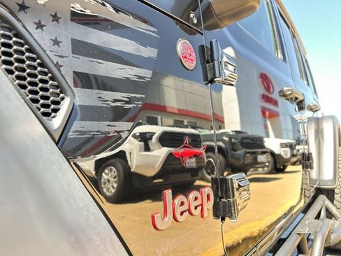 Used 2019 Jeep Wrangler Unlimited Rubicon w/ Cold Weather Group AWD/4WD image 16