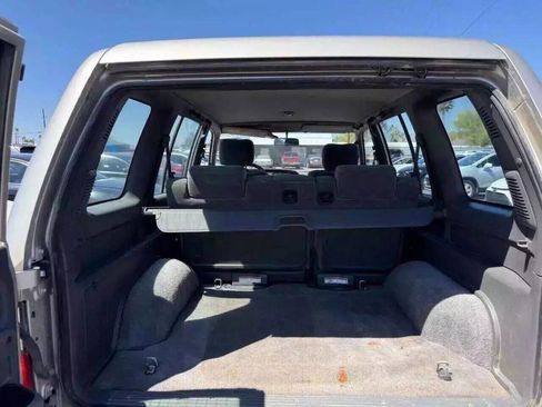 Used 2000 Isuzu Trooper S image 21