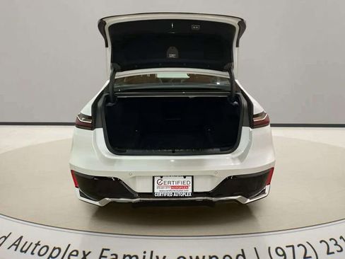 Used 2025 BMW 740i xDrive AWD/4WD image 9