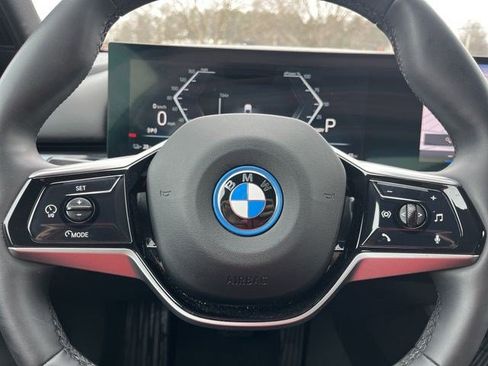 Used 2025 BMW i5 eDrive40i RWD image 12