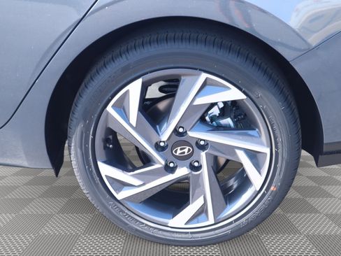 New 2026 Hyundai Elantra Limited FWD image 5