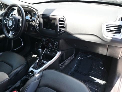 Used 2019 Jeep Compass Latitude FWD image 12