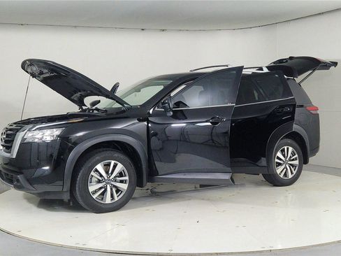 Certified 2024 Nissan Pathfinder SL image 10