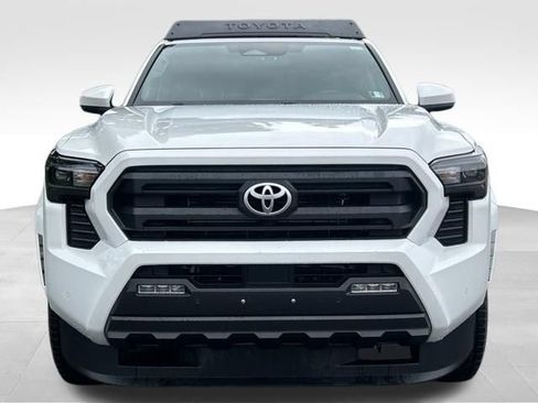 Certified 2024 Toyota Tacoma SR5 AWD/4WD image 8
