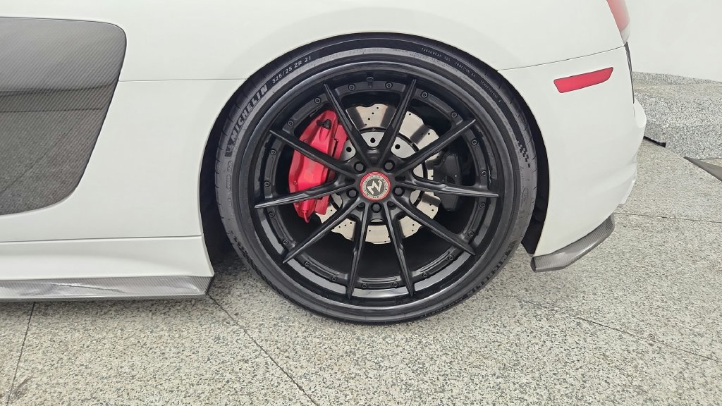 Used 2017 Audi R8 V10 w/ Carbon Exterior Package AWD/4WD image 15