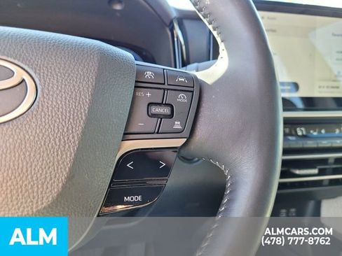 Used 2025 Toyota Camry XLE image 28