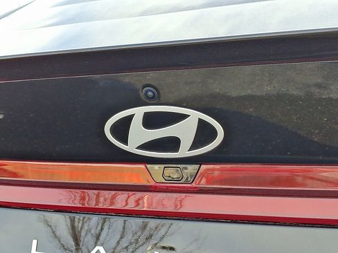 Certified 2025 Hyundai Elantra Sport image 29