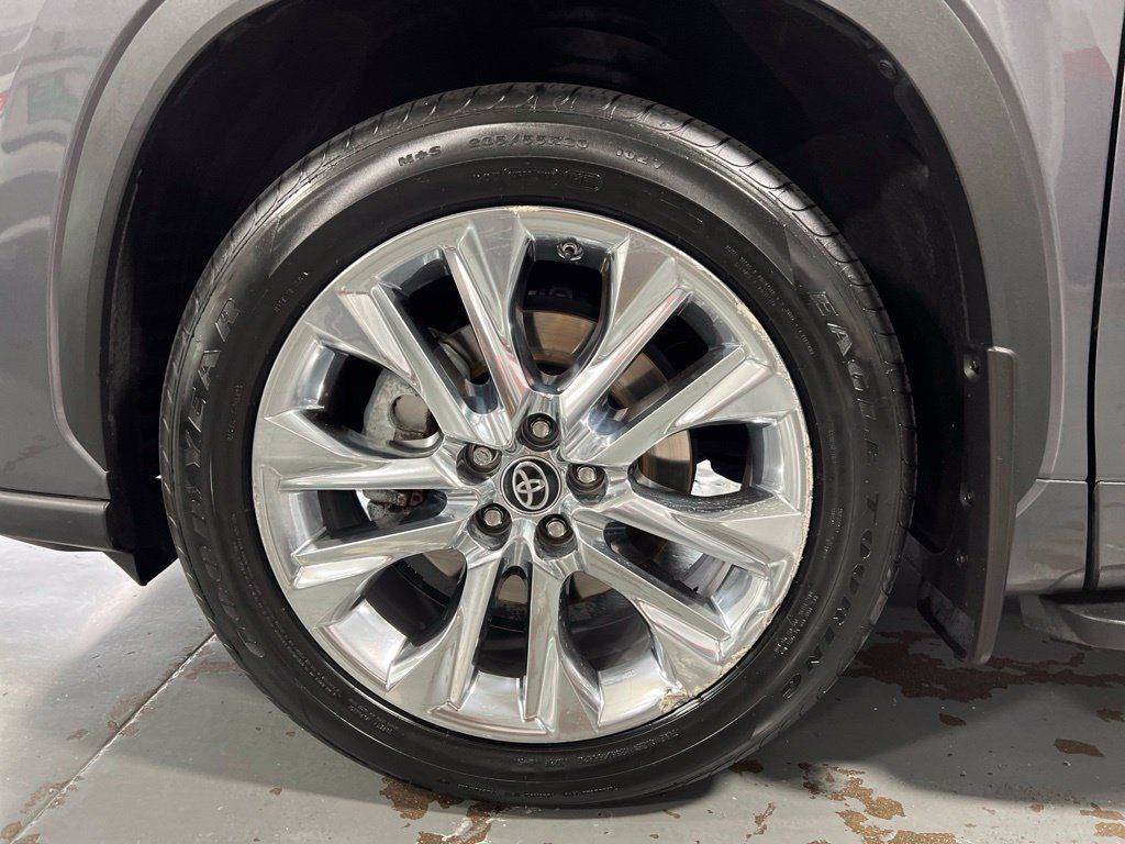 Used 2023 Toyota Highlander Limited AWD/4WD image 9