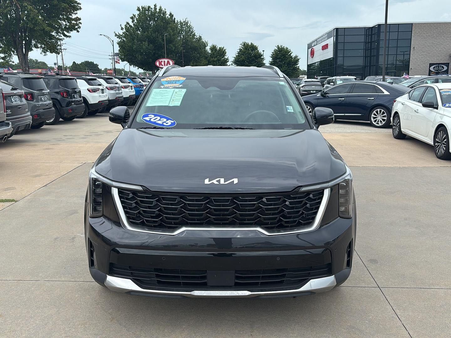 Used 2025 Kia Sorento S AWD/4WD image 2
