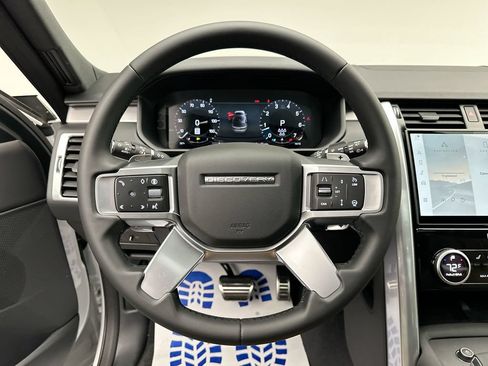 Used 2025 Land Rover Discovery Dynamic SE AWD/4WD image 13