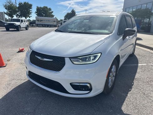New 2026 Chrysler Pacifica Select image 11