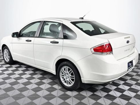 Used 2010 Ford Focus SE FWD image 8