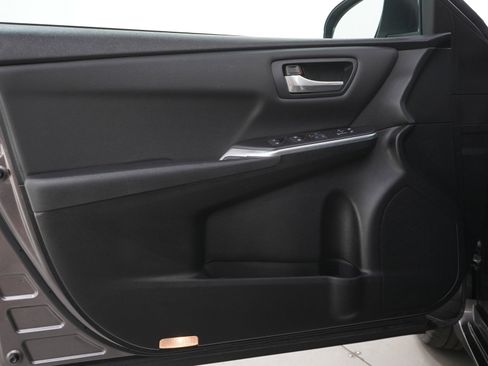 Used 2016 Toyota Camry SE image 17