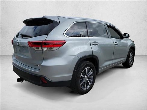 Used 2018 Toyota Highlander XLE FWD image 5