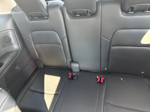 Used 2025 Nissan Pathfinder Platinum AWD/4WD image 31