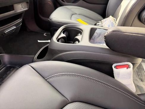 New 2026 Chrysler Pacifica Select image 39
