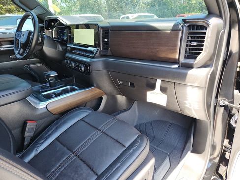 Used 2024 Chevrolet Silverado 1500 High Country w/ Midnight Edition image 12