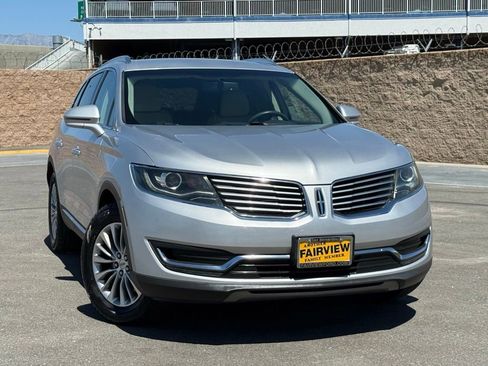 Used 2018 Lincoln MKX Select w/ Select Plus Package FWD image 2