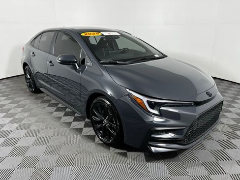 Certified 2025 Toyota Corolla SE image 3