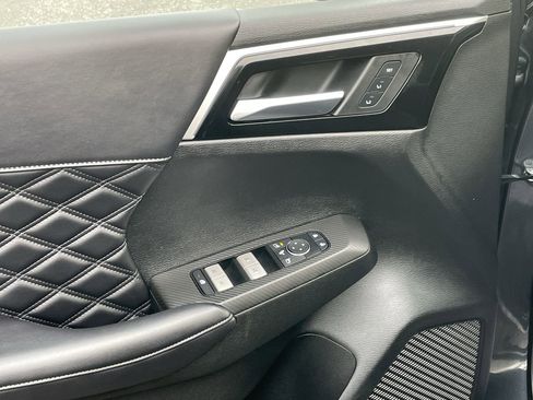 Used 2025 Mitsubishi Outlander SEL image 29