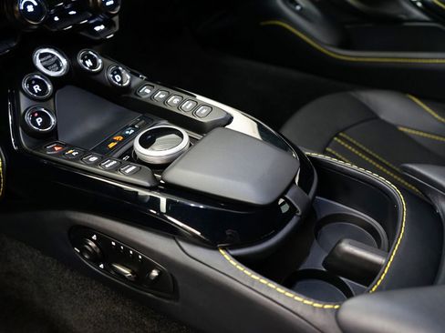 Used 2023 Aston Martin V8 Vantage Coupe image 20