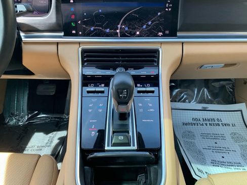 Used 2023 Porsche Panamera image 21