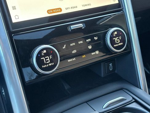 New 2026 Land Rover Discovery Limited Edition AWD/4WD image 13