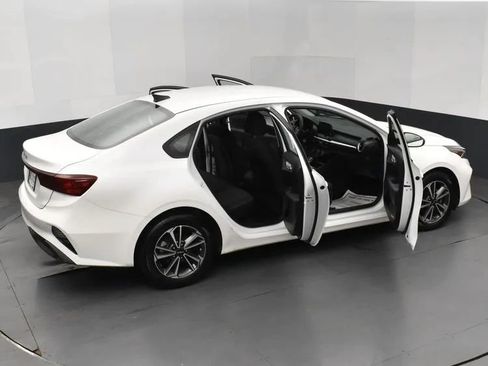Used 2024 Kia Forte LXS FWD image 6