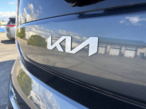 Used 2025 Kia Soul LX w/ LX Technology Package FWD image 10