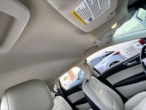 Used 2024 Ford Edge Titanium image 14