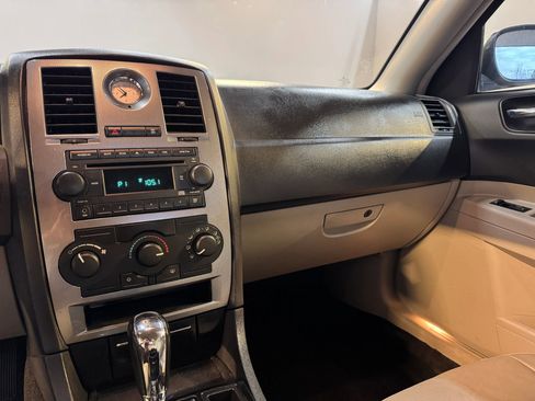 Used 2006 Chrysler 300 Touring image 17