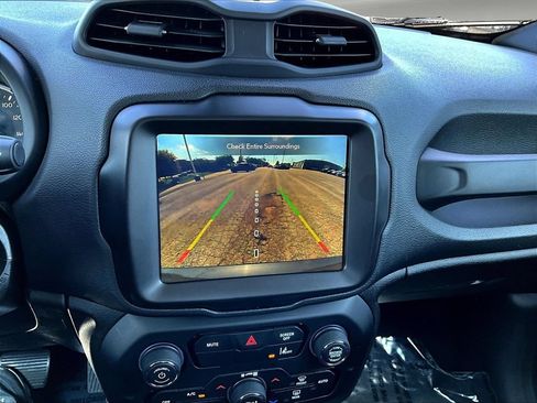 Used 2023 Jeep Renegade Latitude AWD/4WD image 16