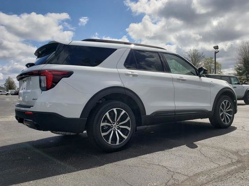 New 2026 Ford Explorer ST-Line AWD/4WD image 3